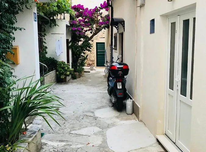 Stella Maris Cottage With Garden Bol