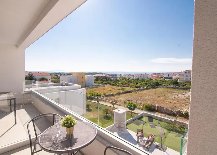 Apartments & Rooms Pool Villas Maris Novalja