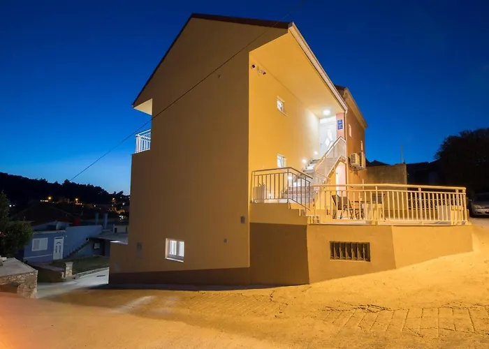 Apartments & Rooms Sunshine Home Vela Luka