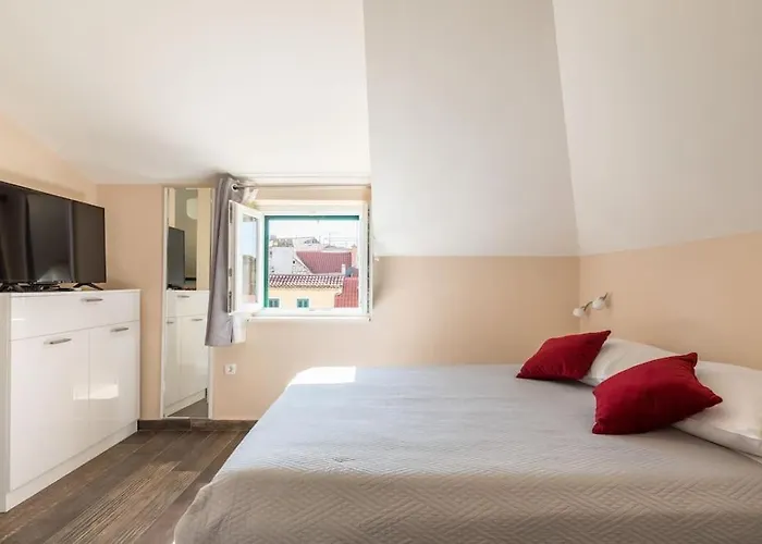 Elegant Residence Rooms&Apartments Split