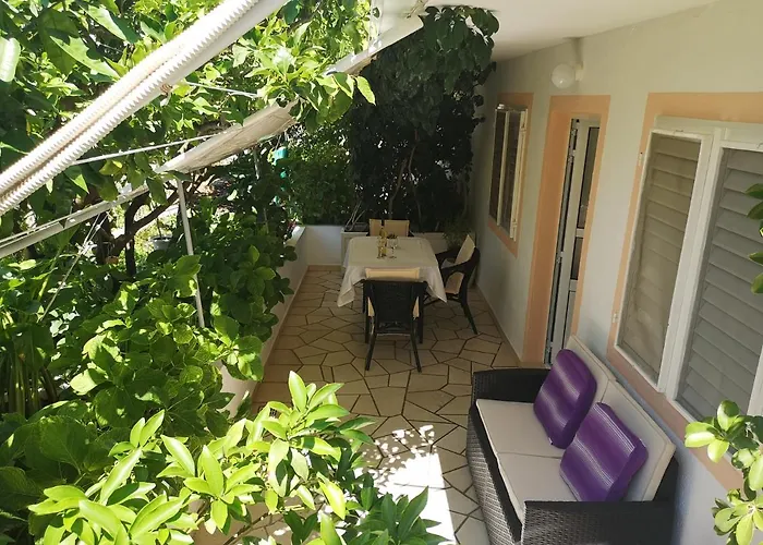 Apartments & Rooms Anita Hvar Town