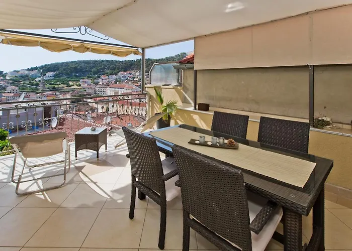 Apartments Jure Hvar Town