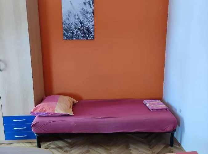 Eros Rooms Split