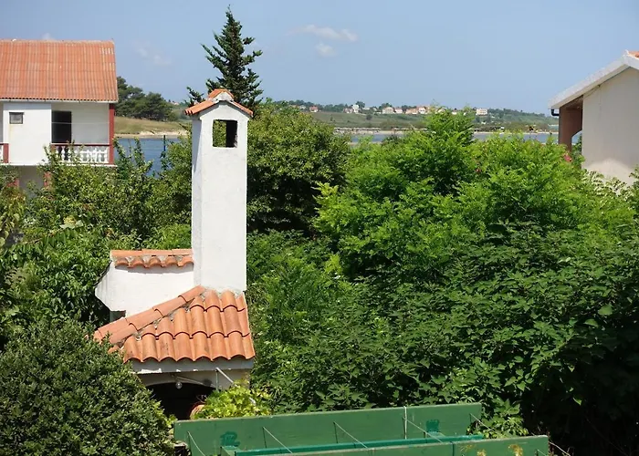 Apartments And Rooms With Parking Space Nin, Zadar - 5805