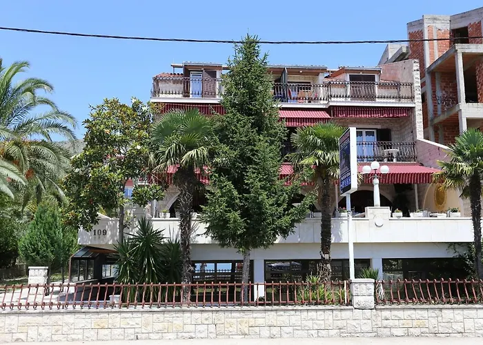 Apartments And Rooms By The Sea Podstrana, Split - 10302