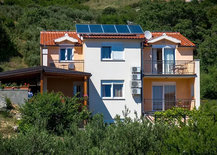 Apartments And Rooms By The Sea Brela, Makarska - 13118