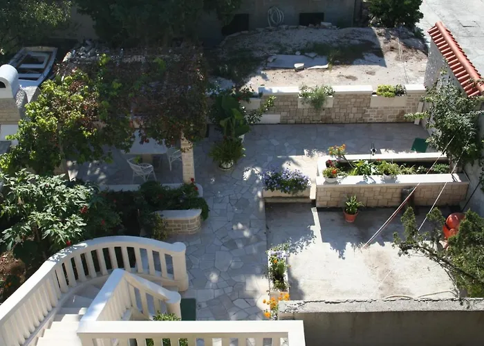 Apartments And Rooms With Wifi Bol, Brac - 2875