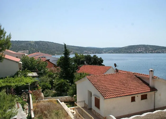 Apartments And Rooms By The Sea Rogoznica - 3097