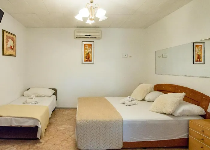 Apartments Babaja Omis