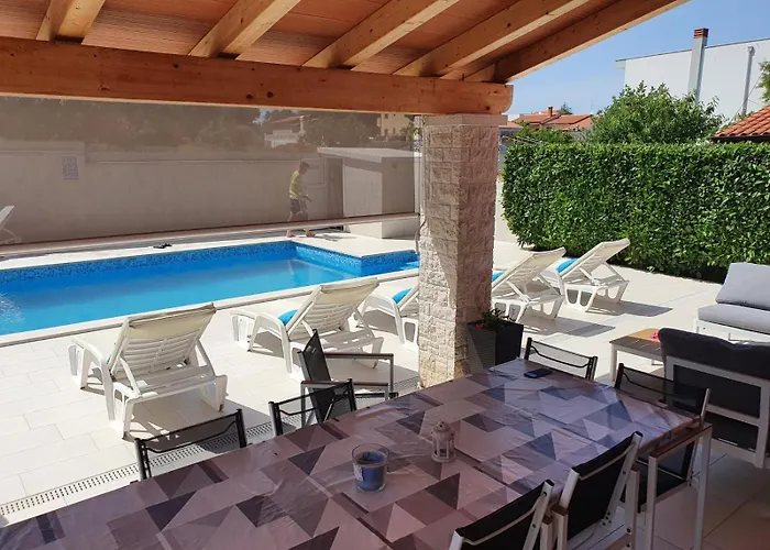 Private Holiday Home Nikol Pula