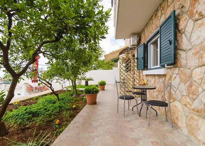 Pet friendly Apartments Lena & Lara Dubrovnik
