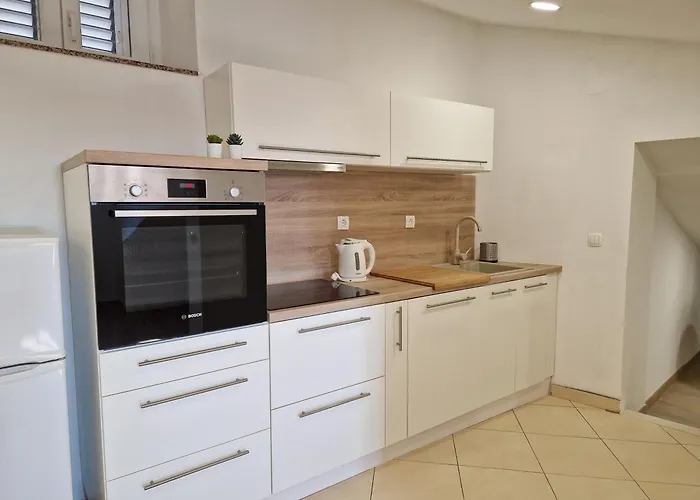 Apartment And Room Marija Krk Town
