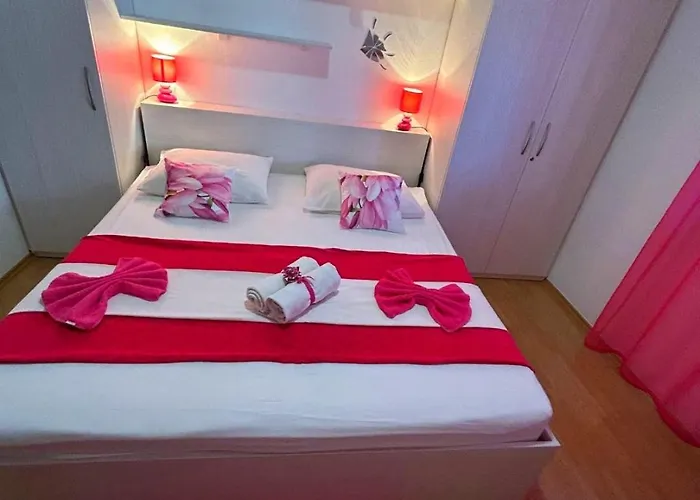 Hotéis perto de Praia de Stipanska