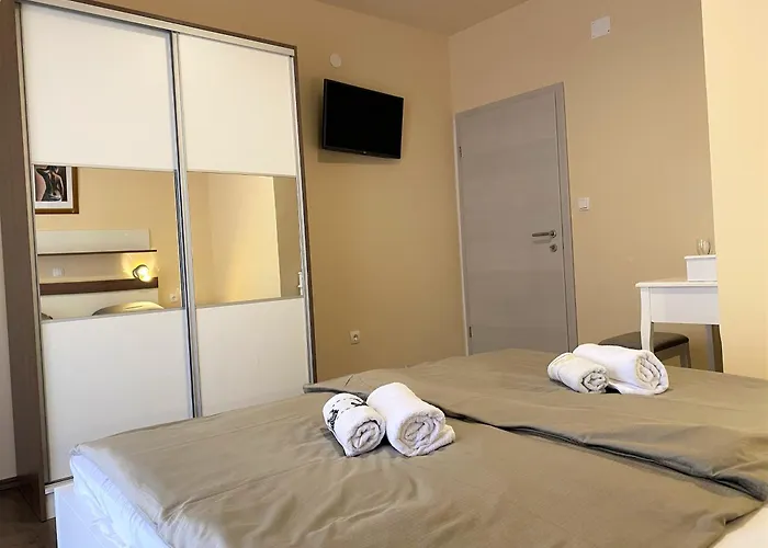 Guesthouse Mira Rab Town Mit Golfplatz