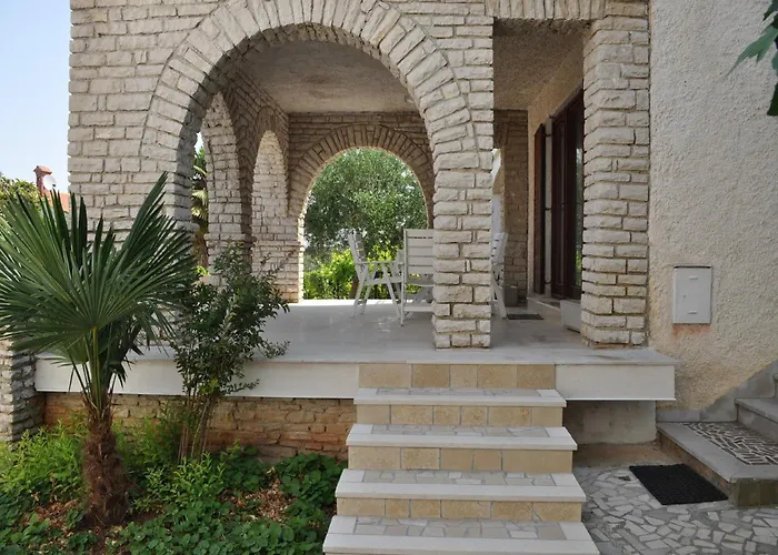 Apartments By The Sea Pula