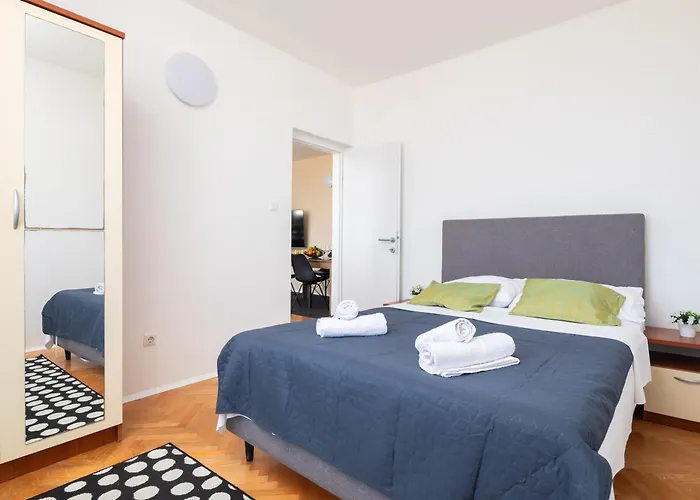 Family Beach Rooms Omiš