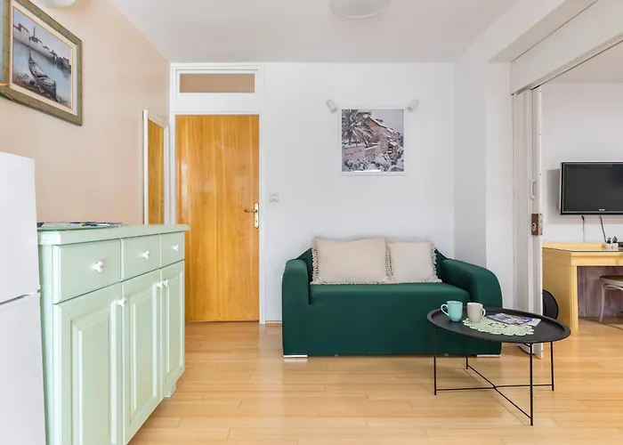 Luxury Apartment Silvana With Beautiful Garden Split