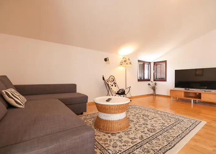 Apartments And A Room Ina Zadar