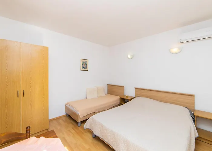 Apartments Slavena Gradac 