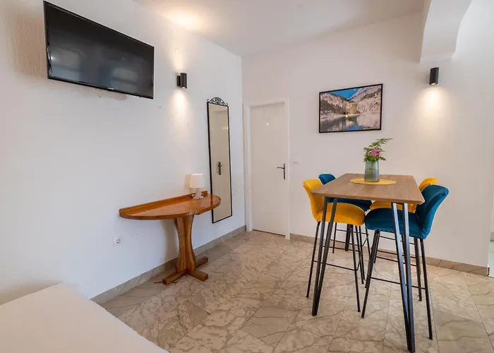 Family Apartments - Guesthouse Vranjes Makarska