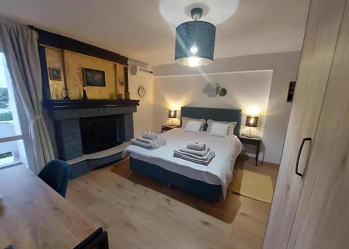 Pet friendly Petra Rooms And Apartments Palit