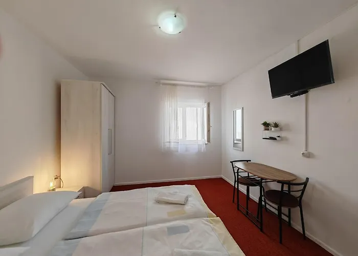 Apartments & Rooms Samohod Vodice