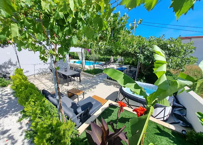 Hotels in Seget Vranjica