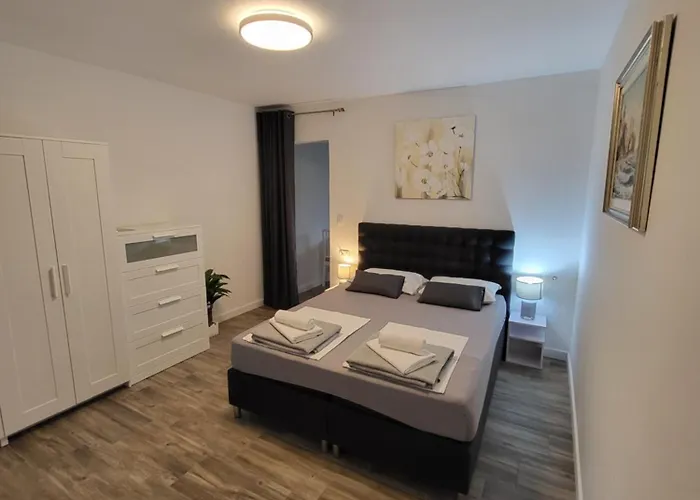 Apartmani I Sobe Mara Palit