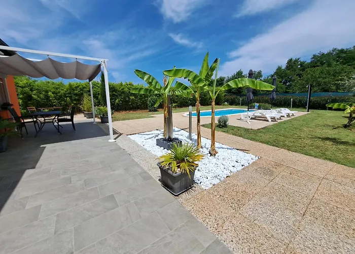 Villa Chiara With Private Pool And Garden Poreč