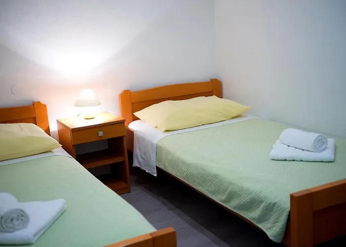 Apartments And Rooms Robi Podstrana