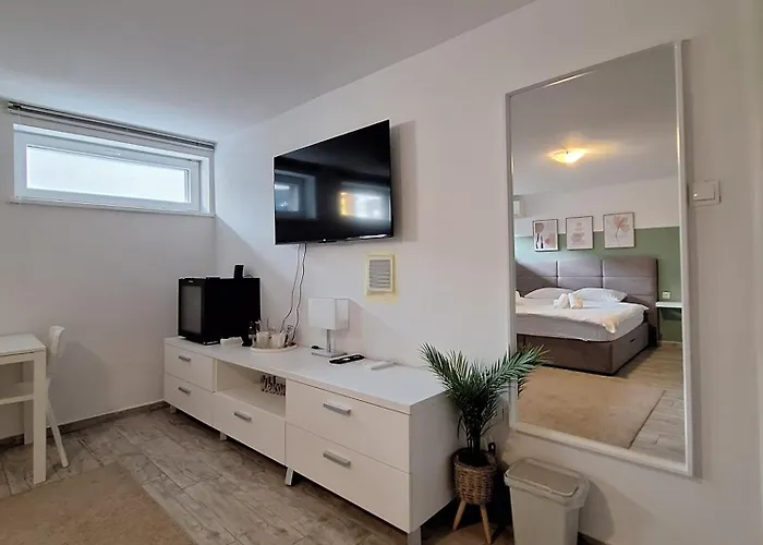 Comfort Rooms Remiza - Private Parking - Self Check-In Zagreb