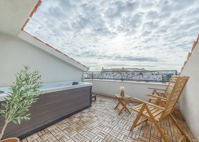 Bed and Breakfast Lo͝Or Luxury Retreat Stobreč