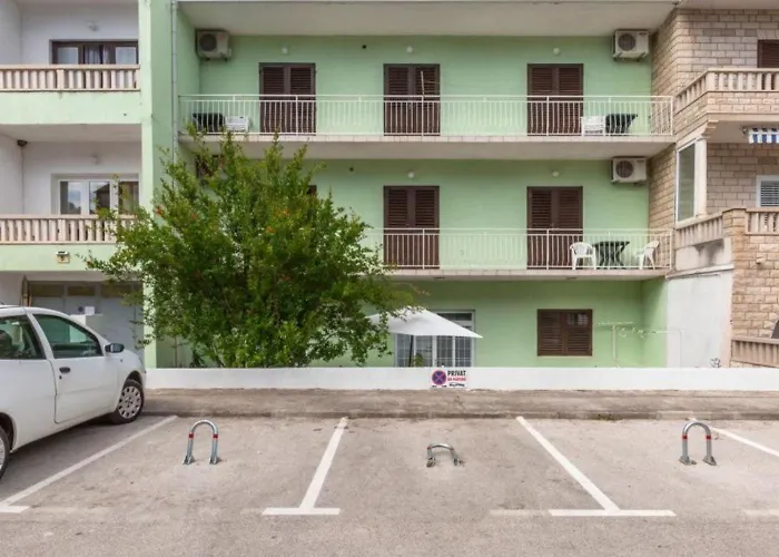 Apartments And Room Tattoo Makarska
