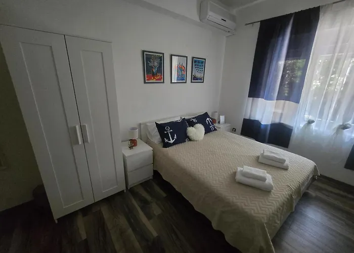 Lucky Rooms Split