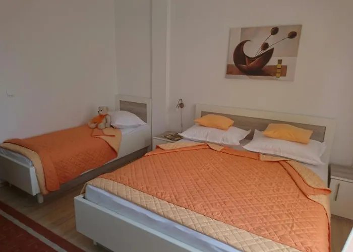 Apartments And Rooms With Parking Space Brela, Makarska - 2717