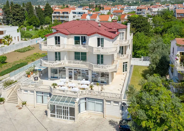 Hotel Riva Kastela With Swimming Pool