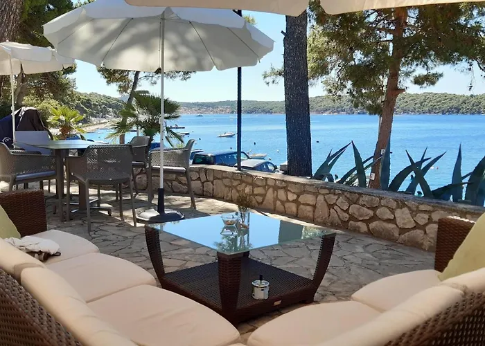 Apartments And Rooms By The Sea Mali Lošinj