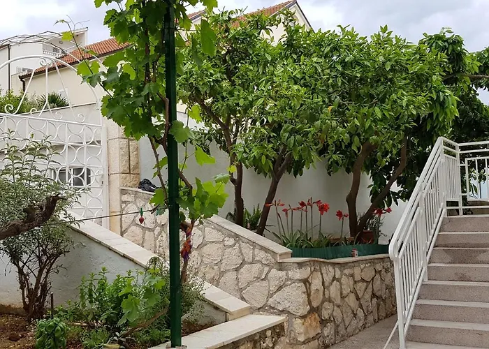Apartments And Rooms With Parking Space Hvar - 15378 Hvar Town