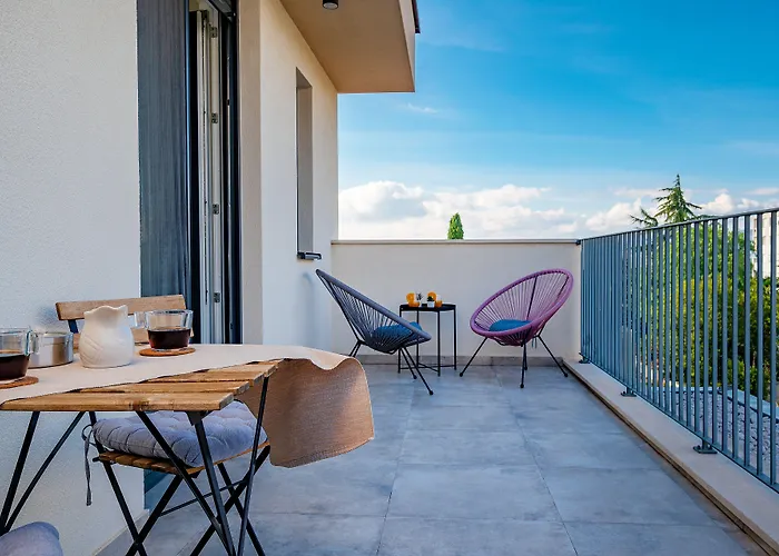 Seven Seas Residence Split