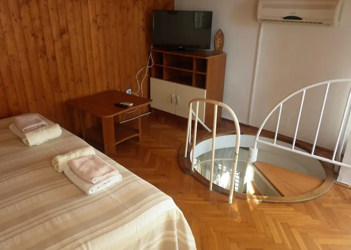Rosmarinus Rubic Studio Split