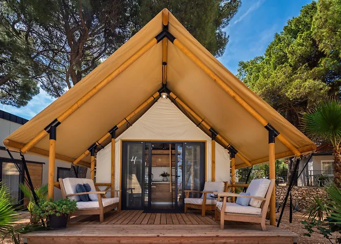 Pet friendly Waterman Beach Village Supetar