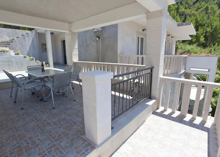 Apartments And Rooms By The Sea Brela, Makarska - 6056