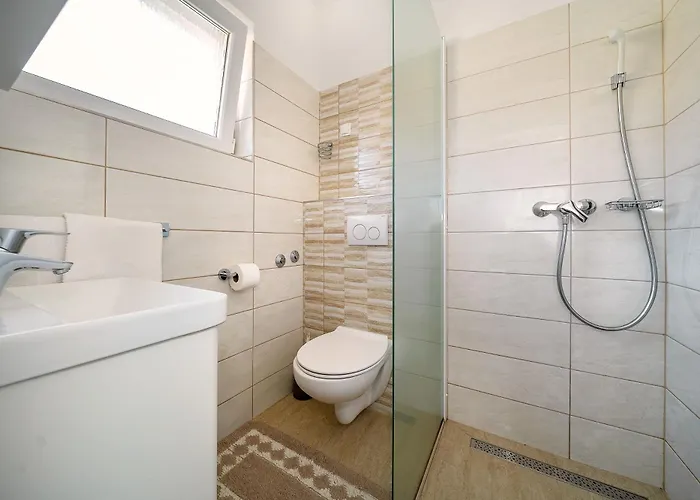 Rooms & Apartment Albina Baška