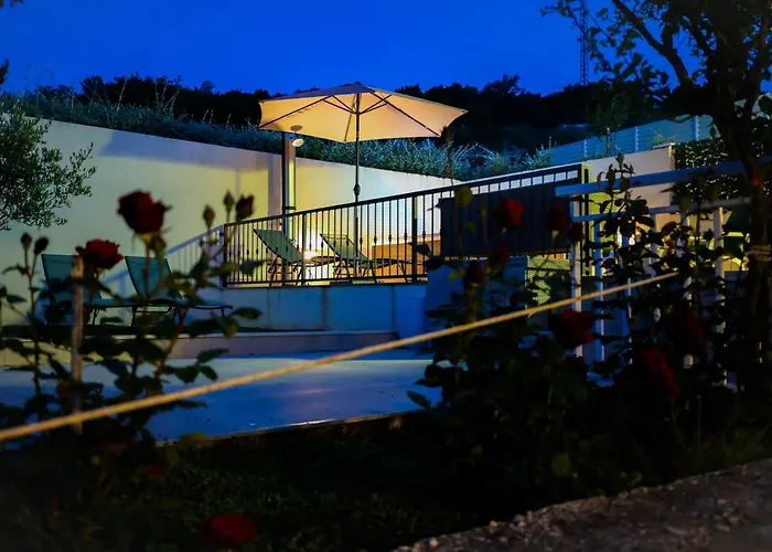Apartment Pina - A Home Away From Home With A Private Jacuzzi Zvekovica