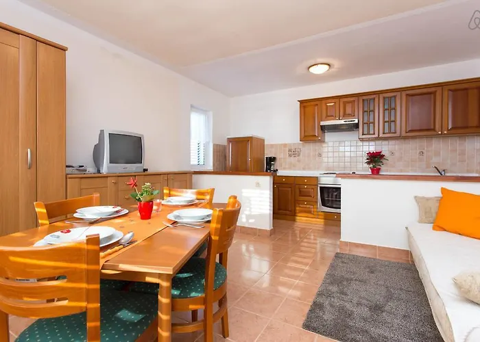 Apartmani Lucia Mundanije
