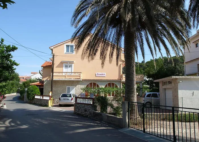 Guest House Sandra Rab Town