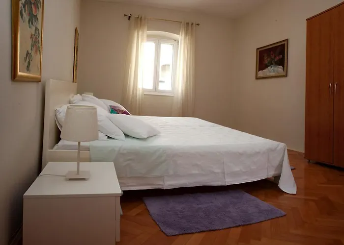 Gianina Apartment Split