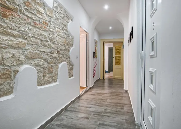 Top Center Rooms & Studio Pula
