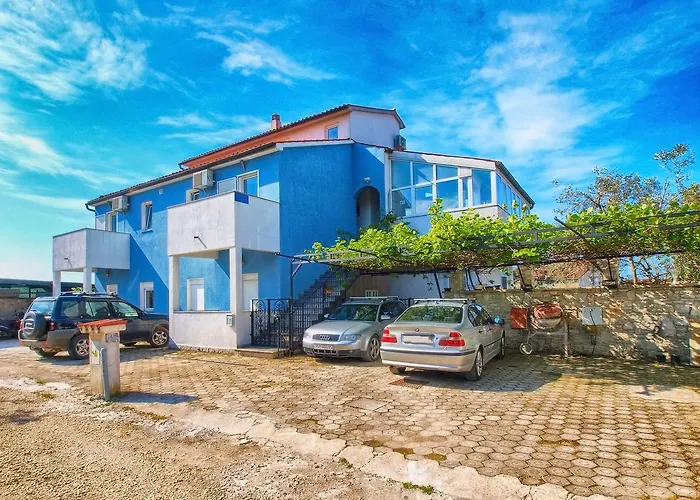 Apartments Ivo 1328 Fažana