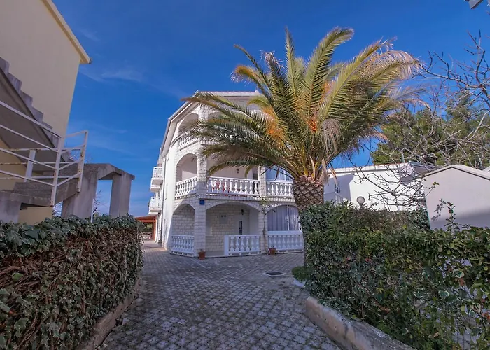 Apartments Lola Rogoznica 